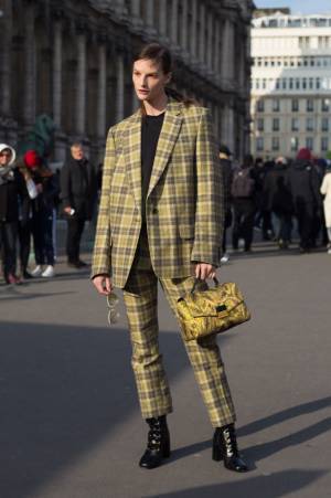 退屈に見せない “スーツセットアップ”の最旬スタイリングTIPS【パリスナップ】