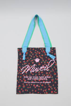 ミュベール、イチゴモチーフのカプセルコレクション発売! スポーティー×可愛いワンピースやトートバッグ