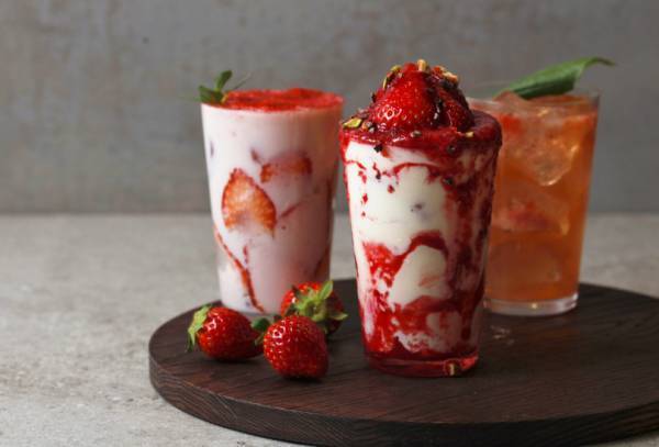 J.S. BURGERS CAFEの「和」食材で再構築したバーガー&いちごのドリンク! 春の期間限定メニュー登場