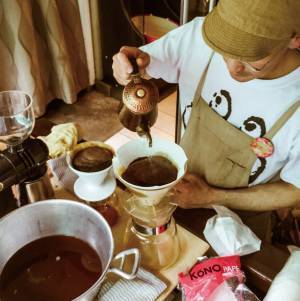 コッペパン専門店「ジャスティ」オープン! ブルーハワイに、ガーリックシュリンプ焼きそばなど南国メニュー全27種