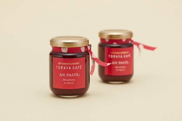 トラヤカフェ、15周年記念「限定いちごスイーツ」登場! あんペーストを堪能できるメニュー他ワークショップの開催も