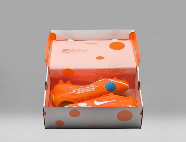 ナイキ×ヴァージル・アブロー、新作フットボールスパイク「マーキュリアル ヴェイパー 360」を発売!