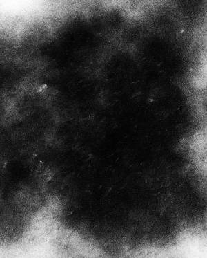 ドラムセットと呼応するシャッター。写真家・山谷佑介が東京で個展