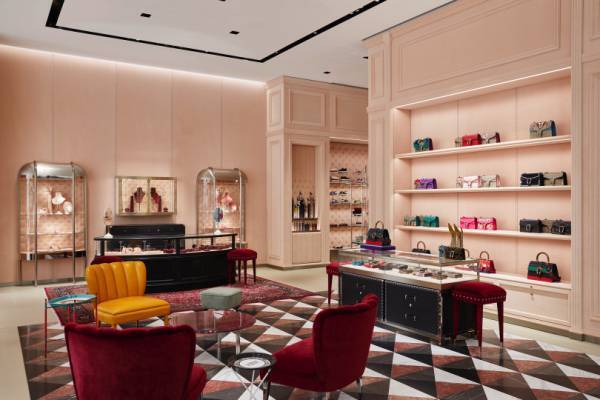 グッチ、新フラッグシップショップを新宿にオープン! 最新コレクションが店舗限定カラーで登場