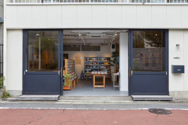 グッチが中目黒のカセットテープ ショップワルツとコラボ、「グッチ クーリエ」コレクションの限定アイテムが登場!