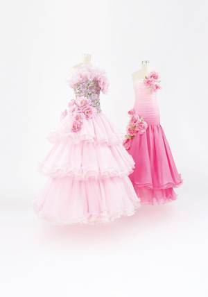 黒柳徹子×田川啓二のコレクション展開催! ビーズ刺繍のドレスやアンティーク食器など数10年に渡るコレクションの数々