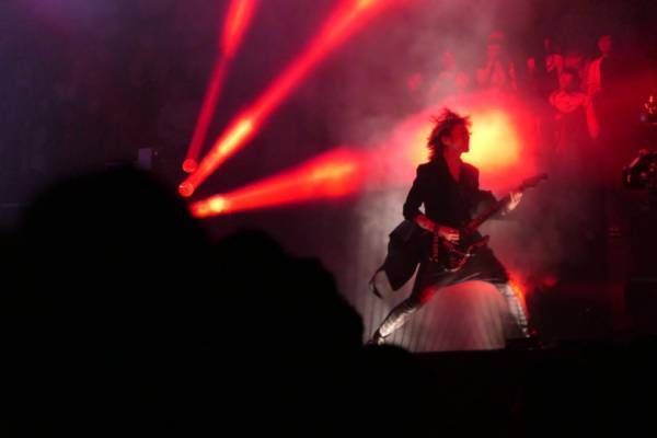 SUGIZOを写真家・鋤田正義が撮り下ろし! 写真集発売記念の展覧会を渋谷で開催