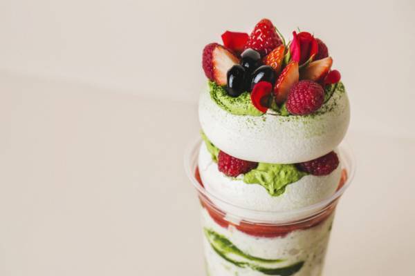 京都にロンドン発デリカフェ「フランツ アンド エヴァンス ロンドン」日本2号店オープン! ぎっしり苺のケーキが人気