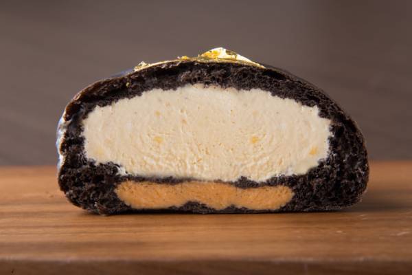 金箔をあしらったクリームパン専門店が京都三条にオープン! はちみつの老舗が手掛ける新店舗