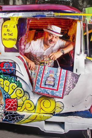 クリスチャン ルブタン、新作トートを世界先行発売するポップアップを新宿伊勢丹メンズ館で開催中