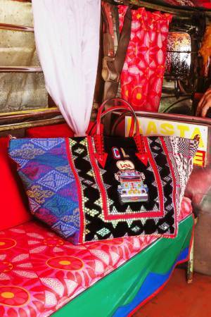 クリスチャン ルブタン、新作トートを世界先行発売するポップアップを新宿伊勢丹メンズ館で開催中