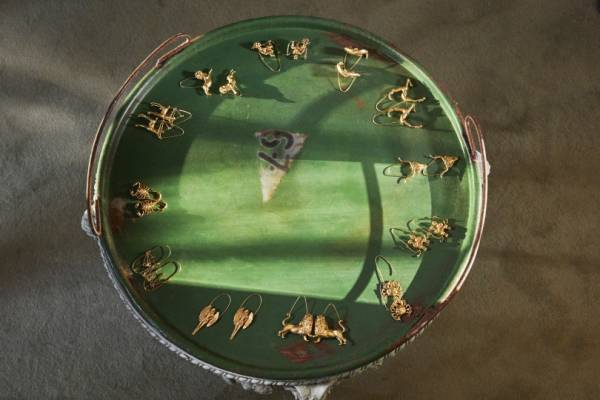 ジバンシィ、12星座モチーフのリング&ピアスが表参道店限定で登場! お守りのように身につけられるジュエリー