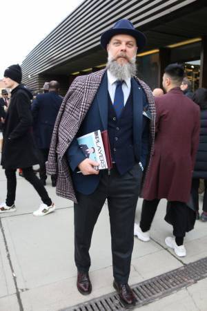 暖冬オフショルダー / ピッティ会場スナップVol.01【ピッティ・ウオモ93】