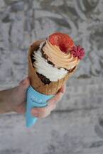 カップケーキ×ソフトクリームのハイブリッド! ローラズ・カップケーキから第3のカップケーキが舞浜イクスピアリ店限定で登場