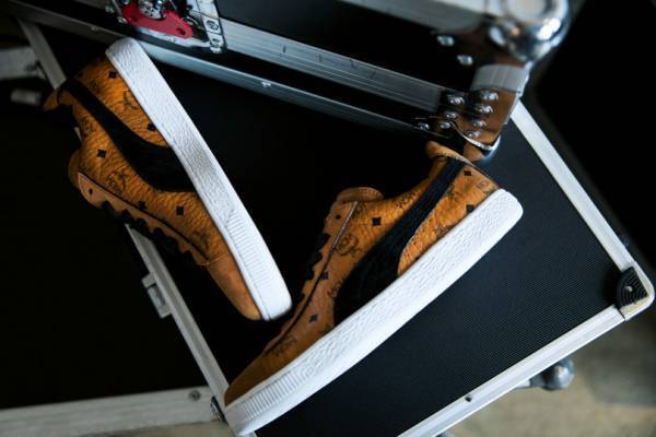 プーマとMCMがコラボコレクションを発表! MCMのモノグラムに包まれたシューズとアパレル