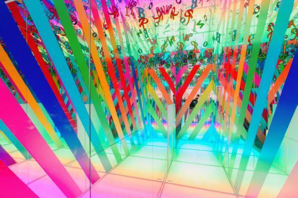 レインボーロールアイスにレインボーわたあめ、世界初のレインボースイーツ専門店が原宿竹下通りにオープン