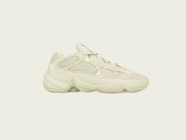アディダス×カニエ・ウエストのコラボ・スニーカー「YEEZY 500」のニューカラー登場! 暗闇で輝く一足