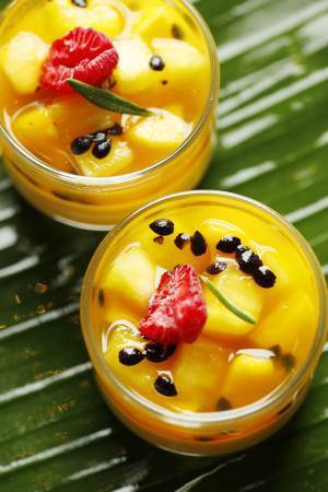 ウェスティンホテル東京の人気のデザートブッフェが復活! 世界のケーキとサマーフルーツの夏デザートが並ぶ