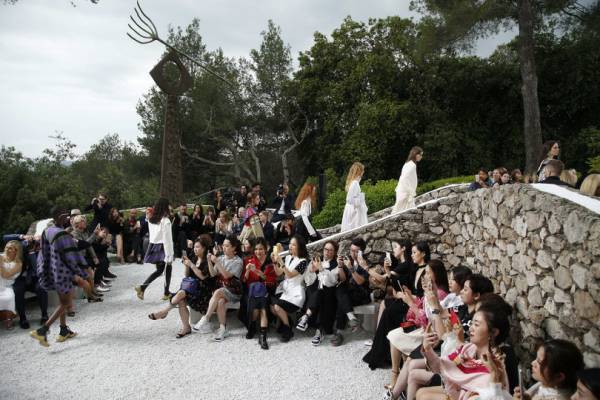 ルイ・ヴィトン、南仏のマルグリット・エメ・マーグ財団美術館を舞台にショー【2019年クルーズ】