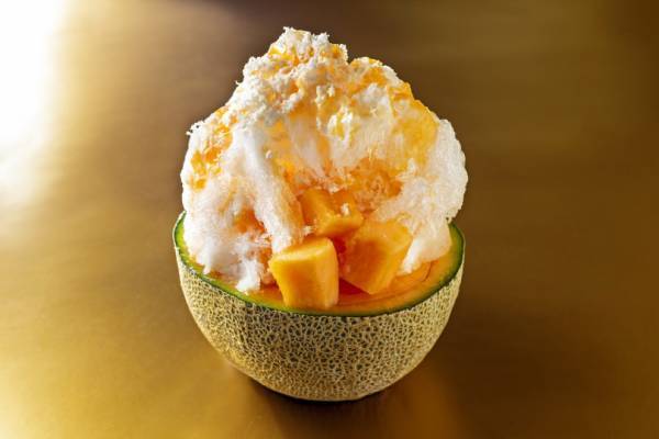 夏限定、表参道ヒルズの“大人のかき氷”。丸ごとメロン、ふわふわ氷のかき氷など