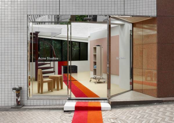 アクネ ストゥディオズの渋谷ストアが顔モチーフの「face」コレクション一色に