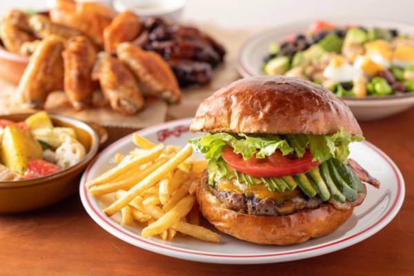 持つ指の数でサイズを選ぶ!? 新しいハンバーガー専門店「テンフィンガーズバーガー」が三軒茶屋にオープン
