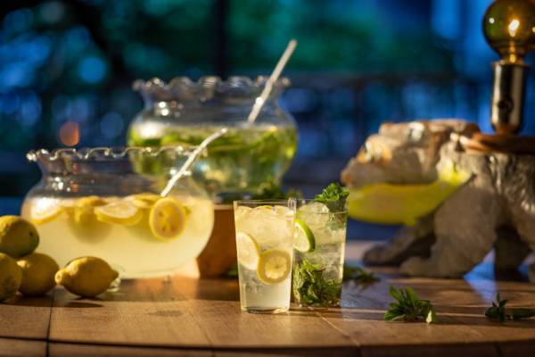 大きな鉢で分け合うレモンサワー!? 中目黒高架下の「パビリオン」で夏のビアガーデン開催