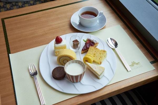 京都鉄道博物館に新旧トワイライトエクスプレスが初のそろい踏み! 「瑞風」運行1周年記念イベント開催