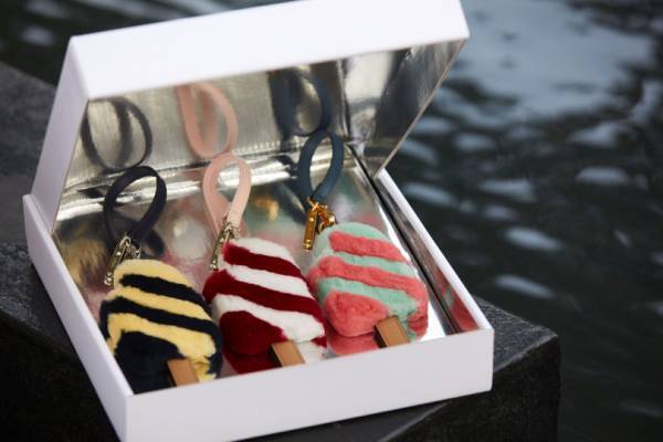 フェンディ、遊び心あふれるアイスキャンディモチーフの新作チャーム「ジェラート」を発表