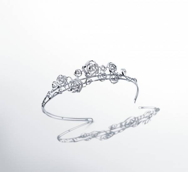 TASAKIがブライダルフェアを実施中、リング成約者を対象にしたティアラのフリーレンタルも