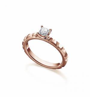 TASAKIがブライダルフェアを実施中、リング成約者を対象にしたティアラのフリーレンタルも