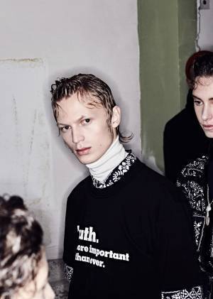 サカイ×ニューヨークタイムズのコラボアイテムが限定発売