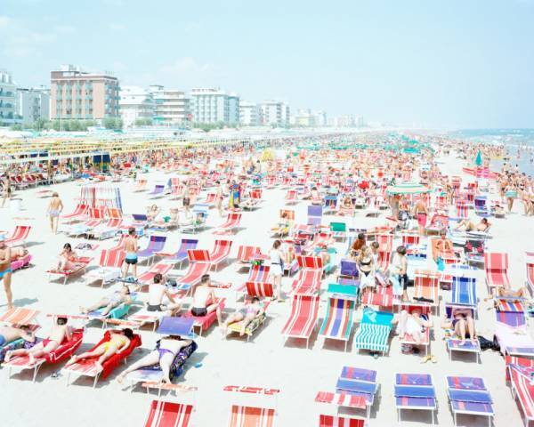 世界のビーチを撮る写真家マッシモ・ヴィターリの日本初となる個展がスパイラルで開催