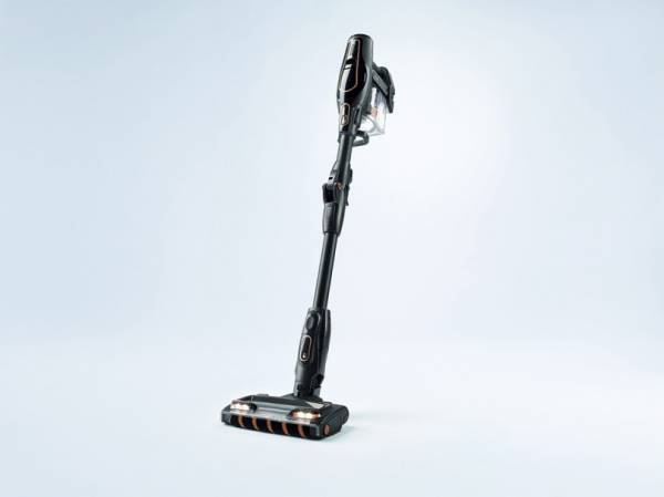 日本初上陸の掃除機シャーク、新宿伊勢丹で日本専用モデルのコードレススティッククリーナーを先行販売