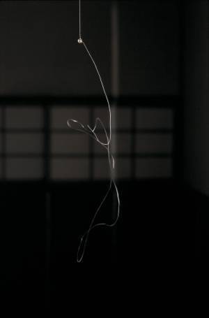 現代美術家・内藤礼が過去最大規模となる個展! 自然光のみの展示を水戸美術館にて開催