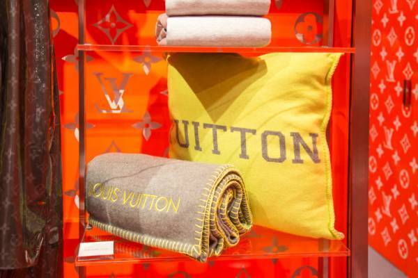 ルイ・ヴィトンが新宿伊勢丹で大型ポップアップをスタート! キム・ジョーンズのラストコレクションや限定商品を一挙公開