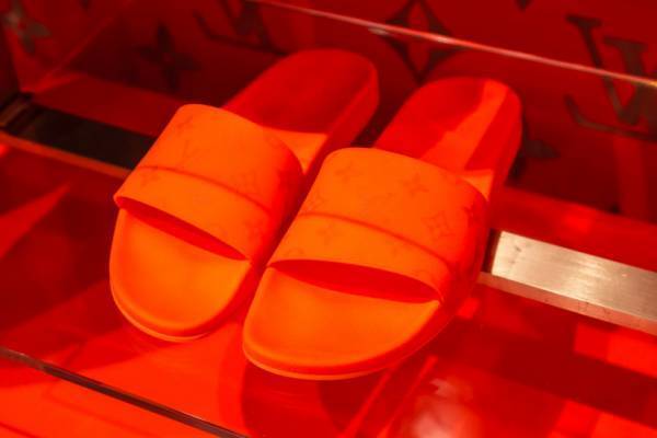 ルイ・ヴィトンが新宿伊勢丹で大型ポップアップをスタート! キム・ジョーンズのラストコレクションや限定商品を一挙公開