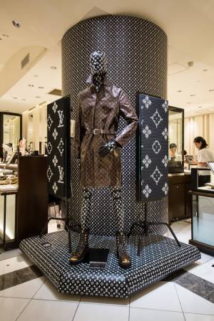 ルイ・ヴィトンが新宿伊勢丹で大型ポップアップをスタート! キム・ジョーンズのラストコレクションや限定商品を一挙公開