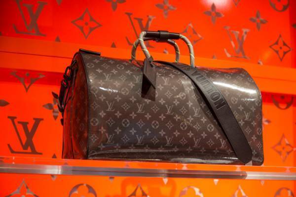 ルイ・ヴィトンが新宿伊勢丹で大型ポップアップをスタート! キム・ジョーンズのラストコレクションや限定商品を一挙公開