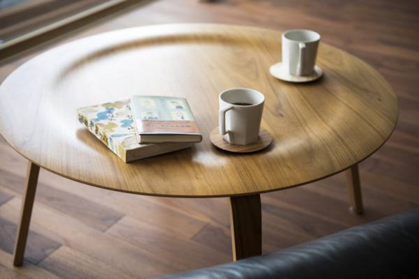 箱根に本に囲まれて暮らすように滞在するブックホテルがオープン! 山田孝之や中谷美紀ら著名人の選書による本箱も