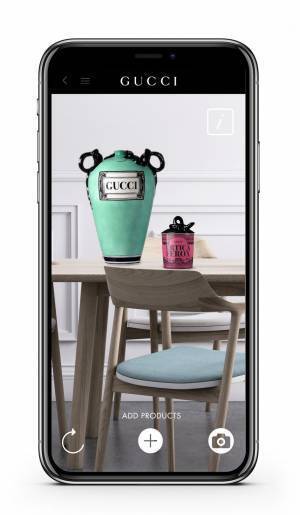 「グッチ デコール」のインテリアコレクションに、チェアや花瓶など多彩な新アイテムが登場