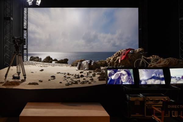 彼女を巡る物語。国立新美術館でスタートしたエルメス「彼女と。」で想像を超えたシネマ体験を