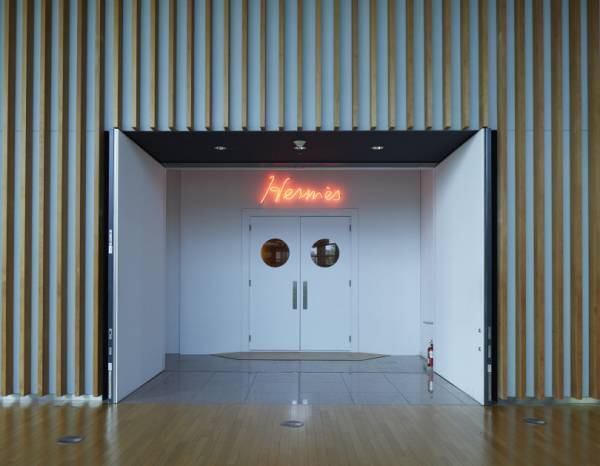 彼女を巡る物語。国立新美術館でスタートしたエルメス「彼女と。」で想像を超えたシネマ体験を