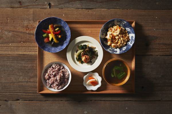 新木場の複合施設「カシカ」でハーブとビールを楽しむ新しいディナー。「mitosaya」江口宏志と「南風食堂」三原寛子が監修