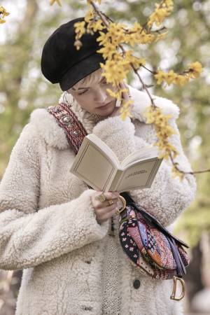 ディオール「サドル」バッグの新作が全世界同時ローンチ! 伝説のバッグが新たな解釈で登場