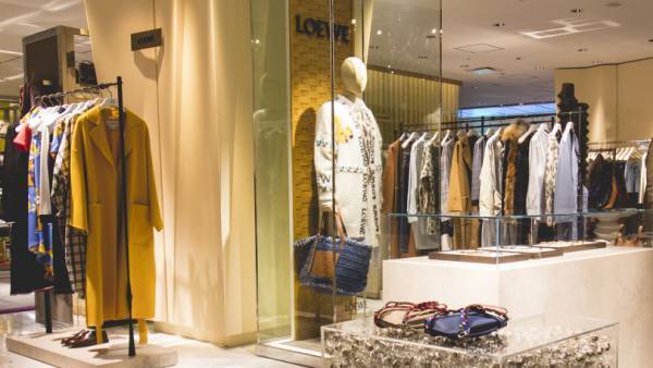 ロエべ、新宿伊勢丹にウィメンズウエアの新ショップをオープン! 限定商品も登場