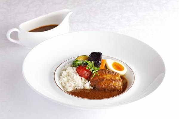 資生堂パーラー銀座本店、夏恒例のカレーフェア開催中! 低糖質版のスープカレーも