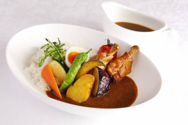 横浜赤レンガ倉庫“夏”イベント、内藤礼の過去最大個展、夏限定スパイシーグルメetc...今週末何する? 【気になるTopics】