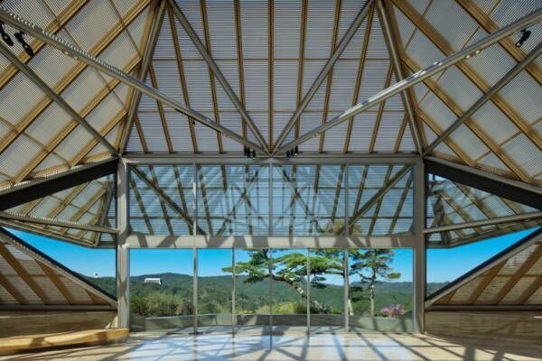 光と緑、建築美が織り成す現代の“桃源郷”。「ミホ ミュージアム」で自然とアートの刺激的な融合体験