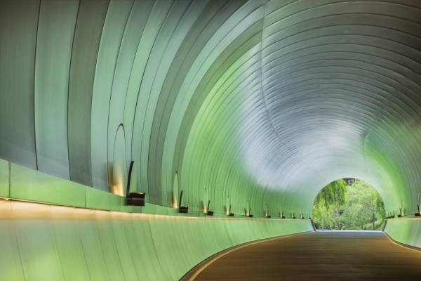 光と緑、建築美が織り成す現代の“桃源郷”。「ミホ ミュージアム」で自然とアートの刺激的な融合体験